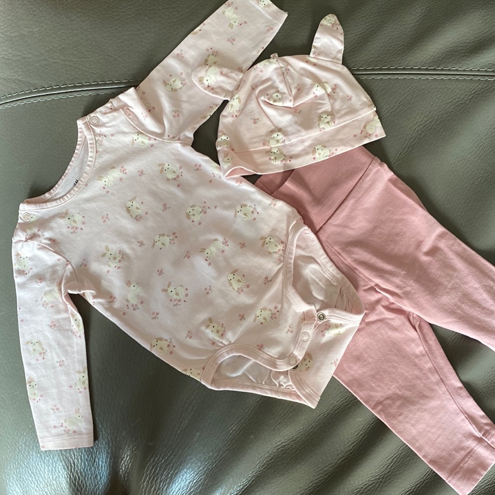 3 piece legging, bodysuit and hat outfit, bunny 🐰 baby girl
